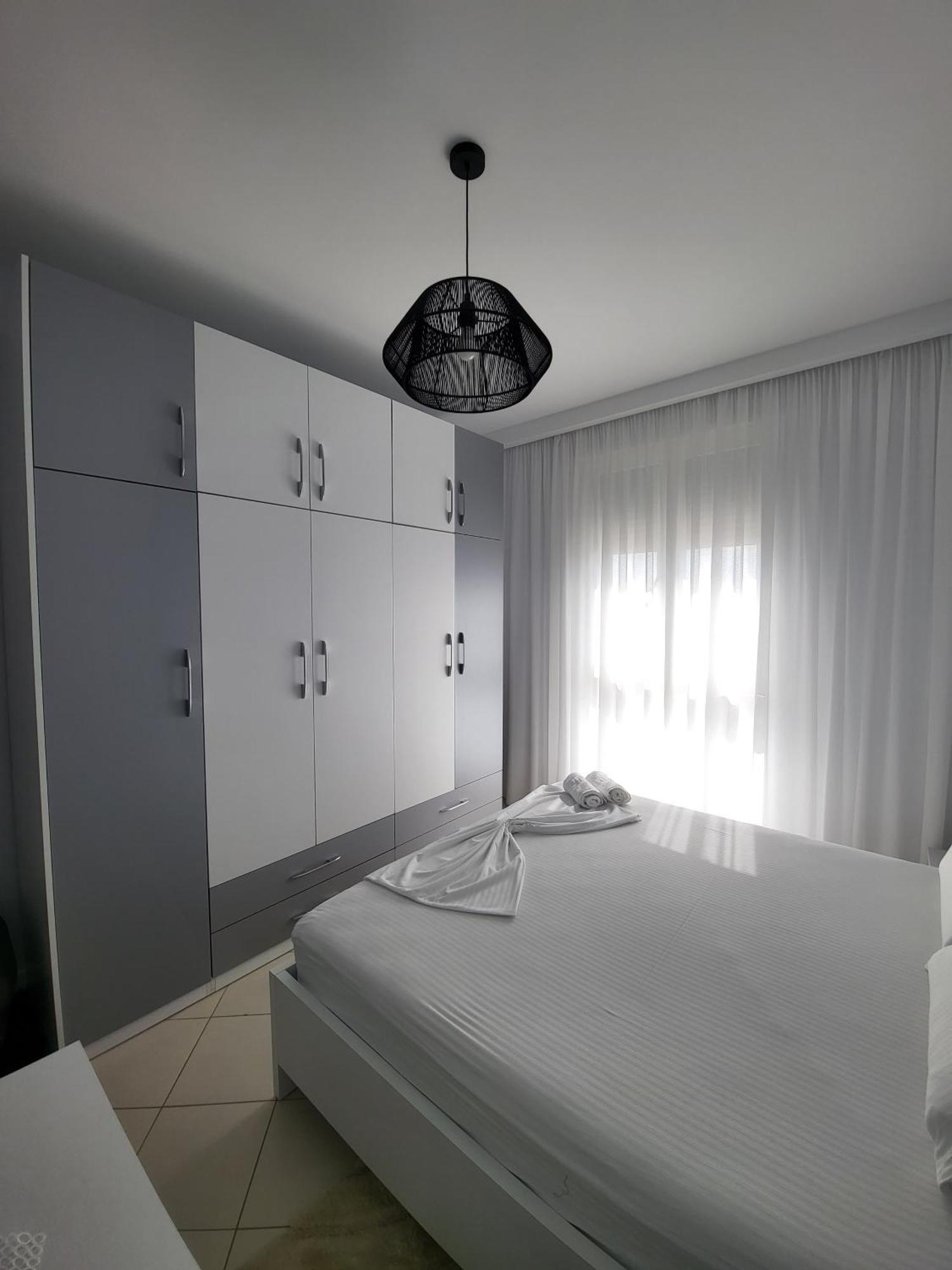 Alex'S Apartment 2 Дуррес Экстерьер фото